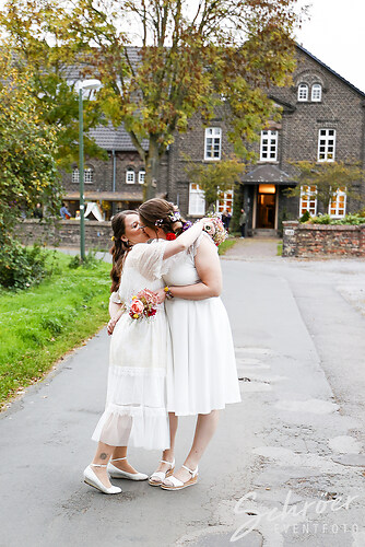 Get together Wedding Love  (EFTS-251012-18-30-23-1295)