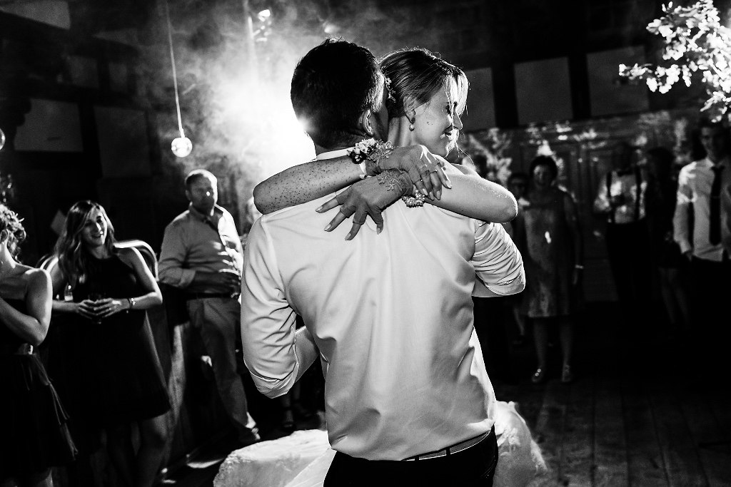 Hochzeitstanz | Der Eröffnungstanz ist imm ein ganz besonderer Moment auf jeder Hochzeit. | Hochzeitsreportage, Hochzeitsfotografie, Destination Wedding, Wedding Photography, First Dance, Eröffnungstanz, Hochzeitstanz