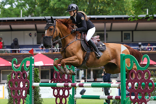 pfingstturnier_springen-24_anna-sophie-hauter_2025-06-07_foto-detlef-gottwald_K06_0711