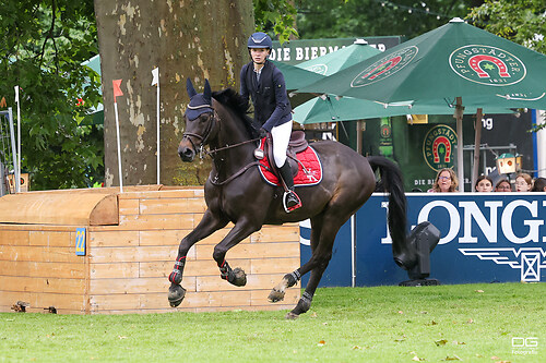 pfingstturnier_springen-24_victoria-fuhrmann_2025-06-07_foto-detlef-gottwald_K06_0059