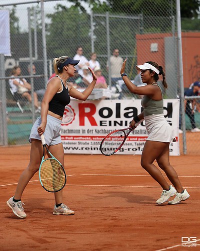 Dalila JAKUPOVIC (SLO) und Sabrina SANTAMARIA (USA) wto_2024-05-01_foto-detlef-gottwald_K0