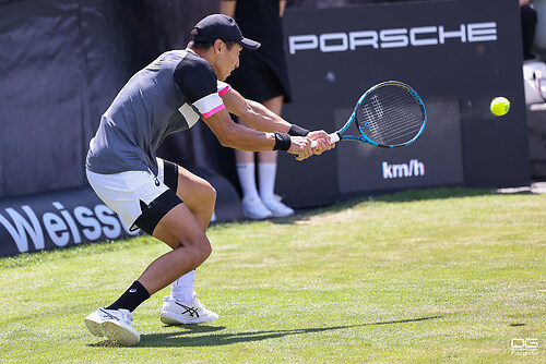 boss-open_atp250_stuttgart_hurkacz-watanuki_2023-06-14_foto-detlef-gottwald_K06_0494