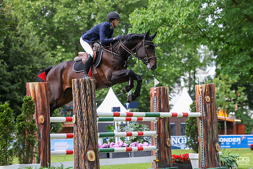 pfingstturnier_springen-24_anna-dryden_2025-06-07_foto-detlef-gottwald_K06_0414