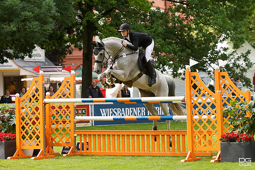 pfingstturnier_springen-24_louise-wintzer_2025-06-07_foto-detlef-gottwald_K06_0252