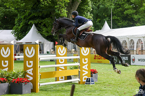pfingstturnier_springen-24_anna-dryden_2025-06-07_foto-detlef-gottwald_K06_0455