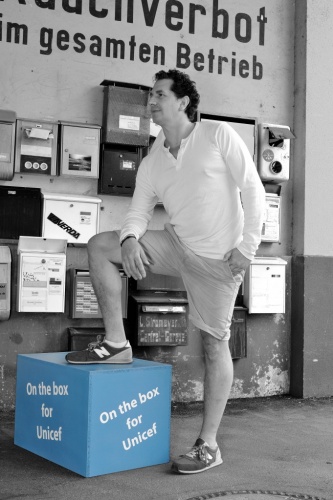 The man responsable for the printing of The Box 1