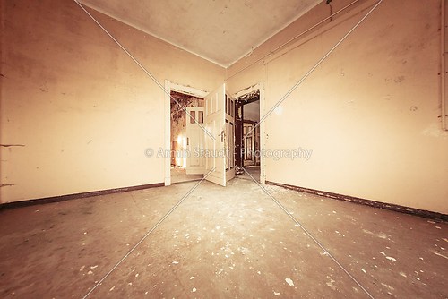 empty dirty grunge interior with vintage color filter