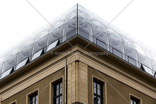 symmetrical glass roof, berlin