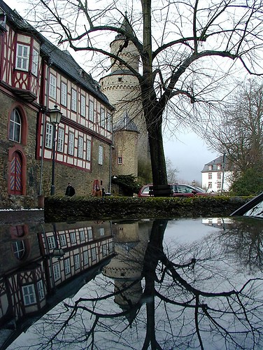 Idstein Hexenturm auf Autodach