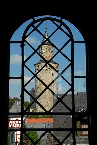 Idstein Hexenturm durch Fenster der Fresenius Akademie 2008