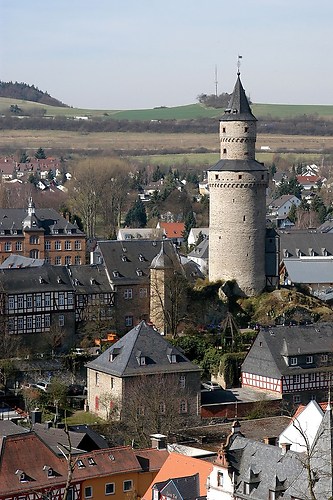 Idstein Hexenturm mit Rosenkippel 2003