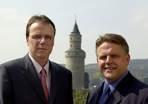 Beuth Peter und Klaus-Peter Willsch mit Hexenturm 2002 2
