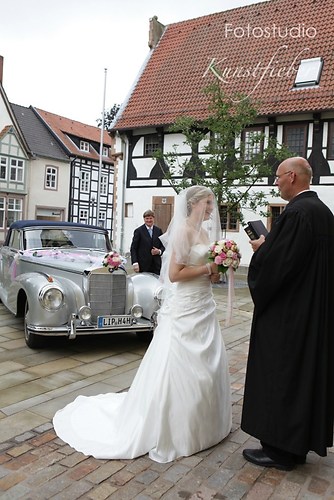 Braut mit Pfarrer