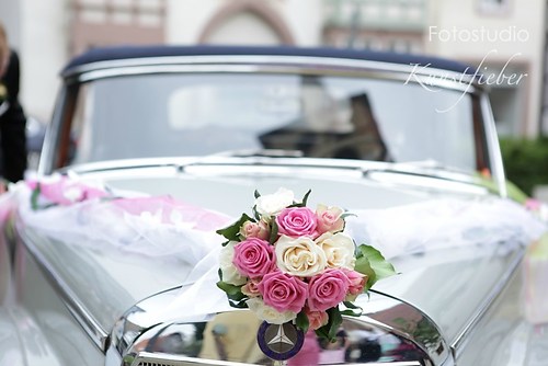 geschmücktes Hochzeitsauto