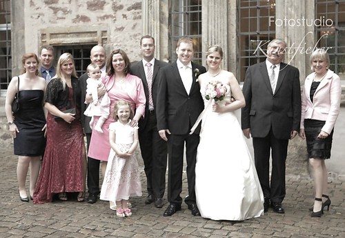 Brautpaar mit Familie