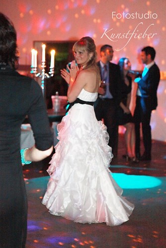 Braut beim Tanzen