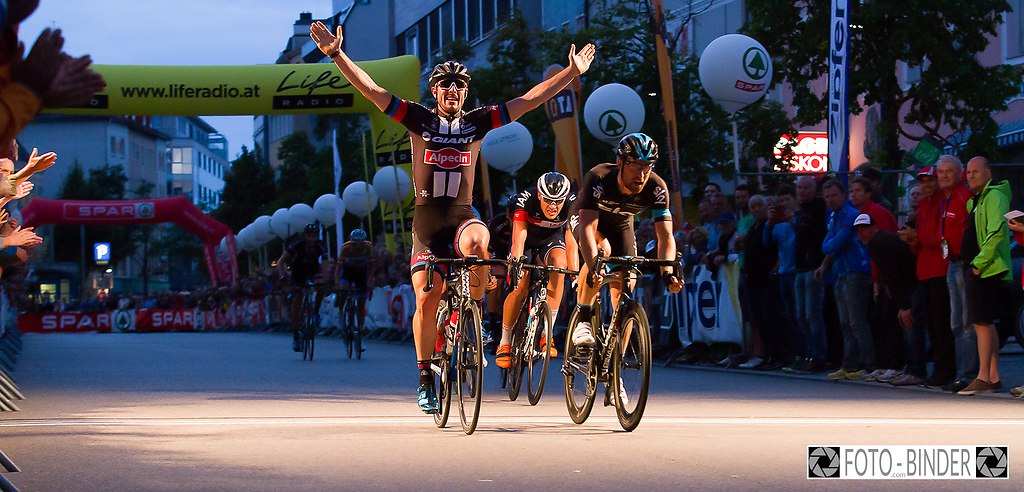 Innenstadt_Kriterium Wels 2015 (150729bm_2) | Zielsprint John DEGENKOLB ( li )  gewinnt knapp vor Bernhard EISEL © Foto-Binder