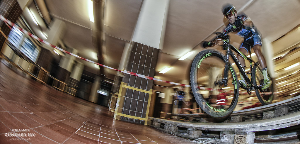 _18O4535+ | LINZ, AUSTRIA, 13.09.2015, SPORT, RADSPORT, MTB Eliminator Open. Bild zeigt Foto: SEPA.Media |... | FTP1