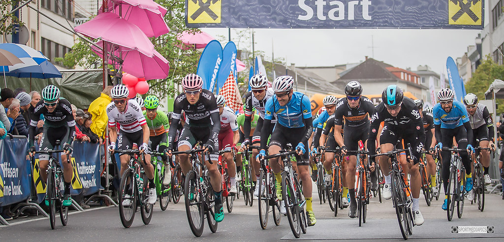 KRITERIUM WELS 2017 (170726bm_9055-2) | SPORT, RADSPORT, INNENSTADTKRITERIUM WELS ,2017-07-26,  IM BILD: START 70 RUNDEN  FOTO:... | AUSTRIA, OÖRV, RADSPORT, WELS, ÖRV