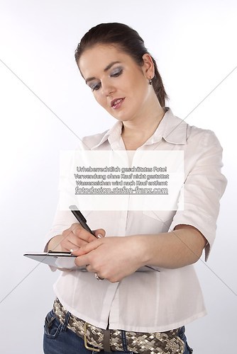 Frau schreibt auf Clipboard (_MG_6275_bearb_20100329)