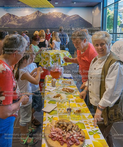 Tag der offenen Tür mit Weihe im neuen EDEKA-Markt im Dorfzentr