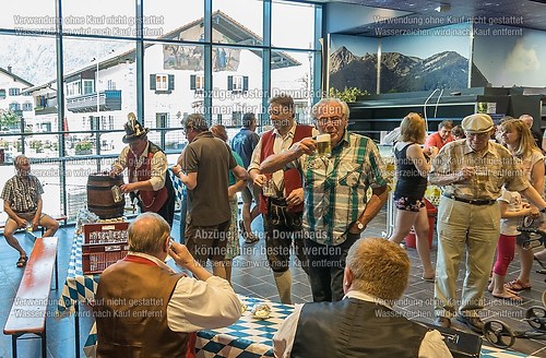 Tag der offenen Tür mit Weihe im neuen EDEKA-Markt im Dorfzentr