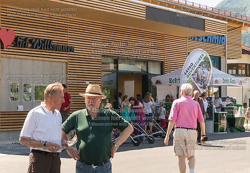 Tag der offenen Tür mit Weihe im neuen EDEKA-Markt im Dorfzentr