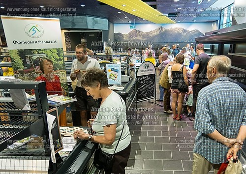 Tag der offenen Tür mit Weihe im neuen EDEKA-Markt im Dorfzentr