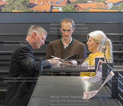 Tag der offenen Tür mit Weihe im neuen EDEKA-Markt im Dorfzentr