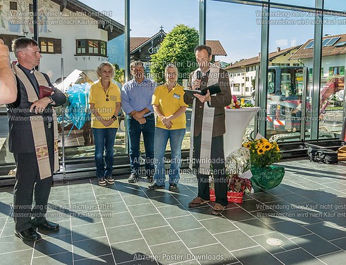 Tag der offenen Tür mit Weihe im neuen EDEKA-Markt im Dorfzentr