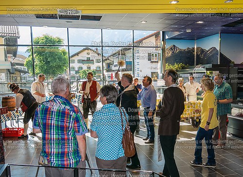 Tag der offenen Tür mit Weihe im neuen EDEKA-Markt im Dorfzentr