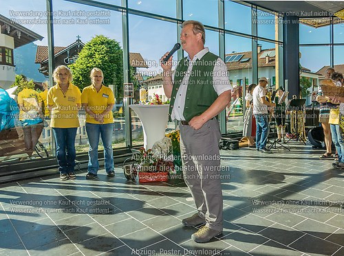 Tag der offenen Tür mit Weihe im neuen EDEKA-Markt im Dorfzentr