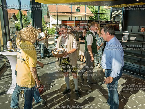 Tag der offenen Tür mit Weihe im neuen EDEKA-Markt im Dorfzentr