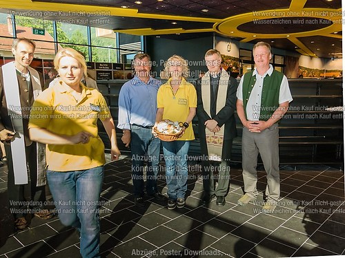 Tag der offenen Tür mit Weihe im neuen EDEKA-Markt im Dorfzentr