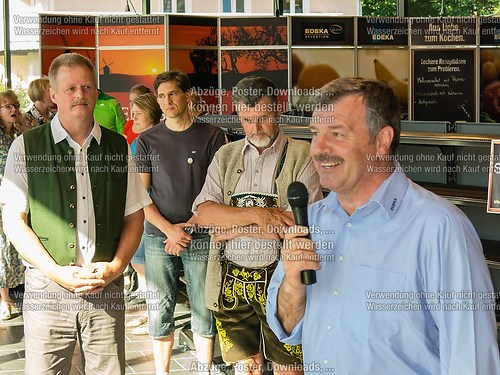 Tag der offenen Tür mit Weihe im neuen EDEKA-Markt im Dorfzentr