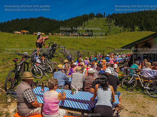 Bergmesse und Almkirta auf der Jochbergalm 2014