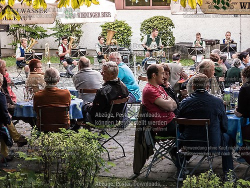 Blechmusik Ochablech mit erstem öffentlichen Auftritt am Restau