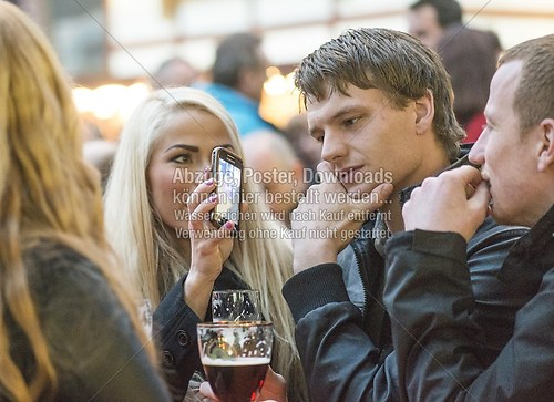 Gespräch Handy Foto Versandhalle Hoepfner Burgfest 2013 f_3 f