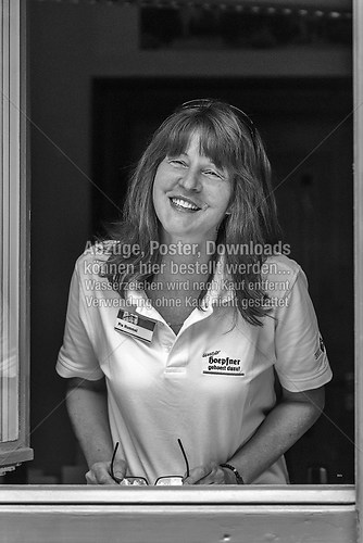 Burgfest Samstag Pia Hummel am Info-Stand-5642_sw