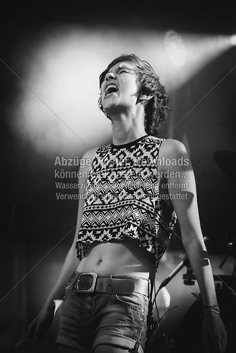 Burgfest Samstag Knutschfleck Begleitsängerin-5790_sw