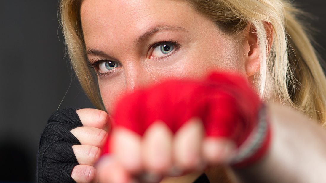 Sportler Portrait Boxerin beim Training