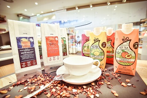 Werbeprodukte Mai. Tee Gschwendner: fertige Bio-Eistees und Tees (IAN_6816_Produkte Königs