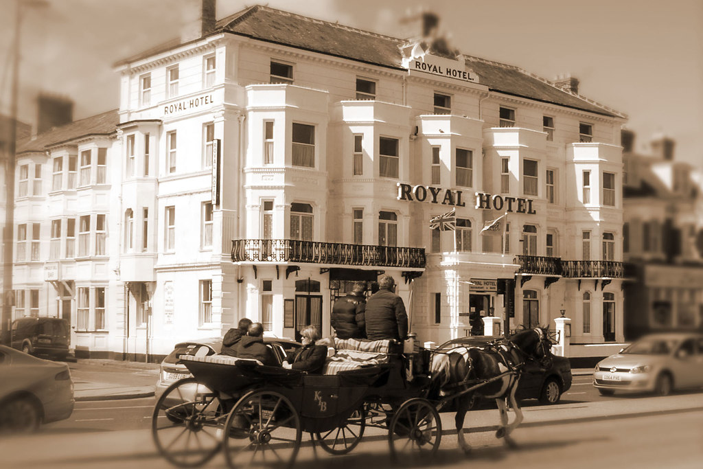 ROYAL FM SAMPLE VINTAGE