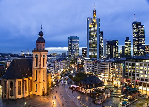 Katharinenkirche mit Skyline LR Nachtaufnahme-(E-Bay)