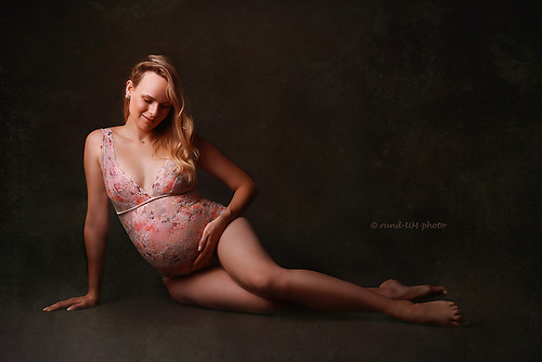 rund-UM-photo-Schwangerschaftsbilder-Neugeborenenfotografie-Stillbilder-Babybilder-Kinderf