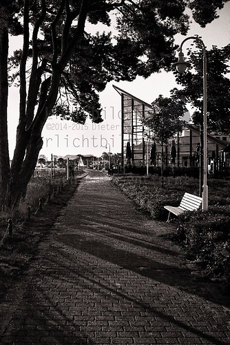 2009 | Glowe auf Rügen | Strandpromenade mit Müther-Bau "Ostseeperle" | 3. August 2015