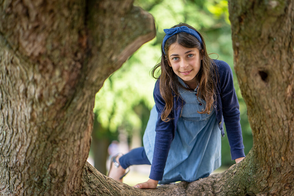 Portrait Kids Huthpark (Dani_Kids_Huthpark__MENZEL_150-22) | Foto: Portrait von Dani’s Kids im Huthpark und Scheerwald Frankfurt. | Amelie, Bergstation, Frankfurt, Freddi, Huthpark, Kids, Mathilda, Menzel, Portrait, Seckbach
