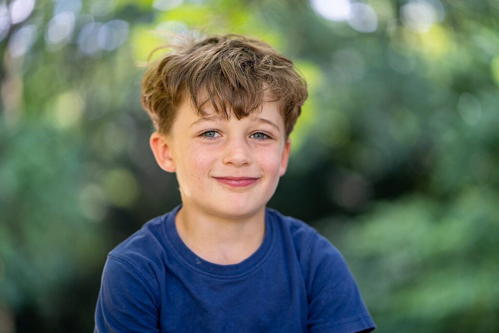Portrait Kids Huthpark (Dani_Kids_Huthpark__MENZEL_150-35) | Foto: Portrait von Dani’s Kids im Huthpark und Scheerwald Frankfurt. | Amelie, Bergstation, Frankfurt, Freddi, Huthpark, Kids, Mathilda, Menzel, Portrait, Seckbach