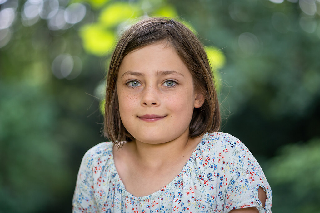 Portrait Kids Huthpark (Dani_Kids_Huthpark__MENZEL_150-1) | Foto: Portrait von Dani’s Kids im Huthpark und Scheerwald Frankfurt. | Amelie, Bergstation, Frankfurt, Freddi, Huthpark, Kids, Mathilda, Menzel, Portrait, Seckbach