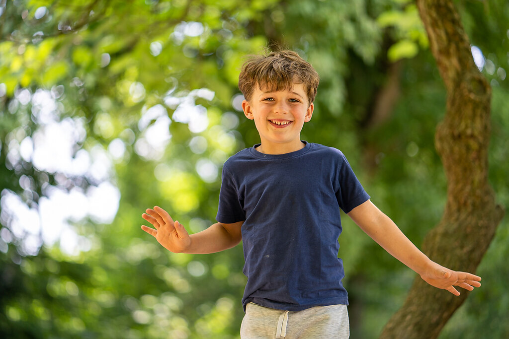 Portrait Kids Huthpark (Dani_Kids_Huthpark__MENZEL_150-39) | Foto: Portrait von Dani’s Kids im Huthpark und Scheerwald Frankfurt. | Amelie, Bergstation, Frankfurt, Freddi, Huthpark, Kids, Mathilda, Menzel, Portrait, Seckbach